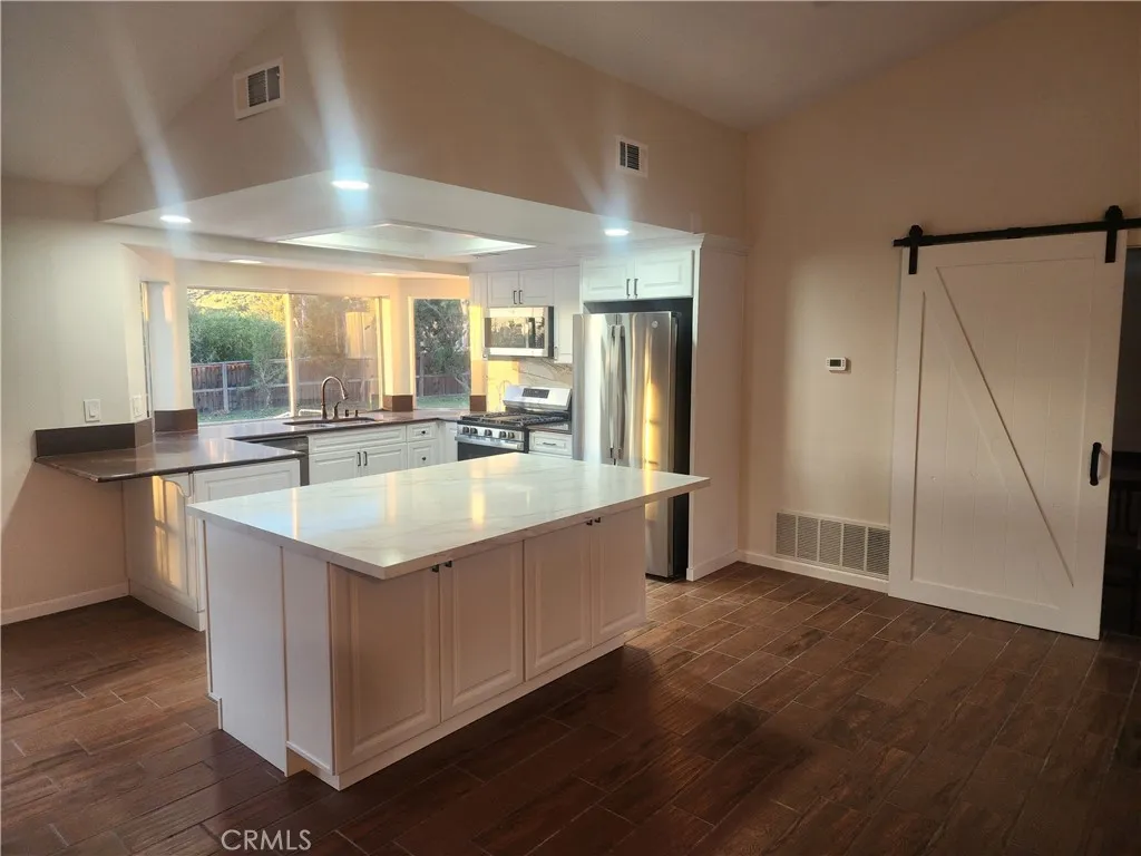 15175 Macias, Lake Elsinore, California 92530 home-pic-3