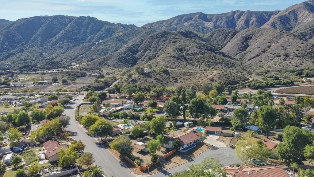 15175 Macias, Lake Elsinore, California 92530 home-pic-48