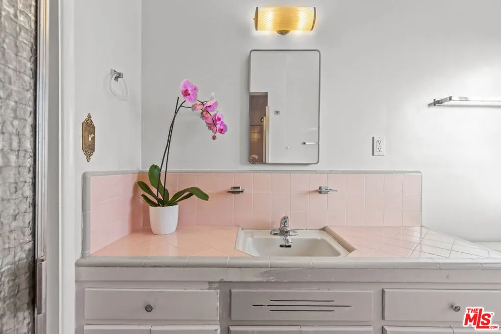 5733 Colfax Avenue, North Hollywood, California 91601 home-pic-15