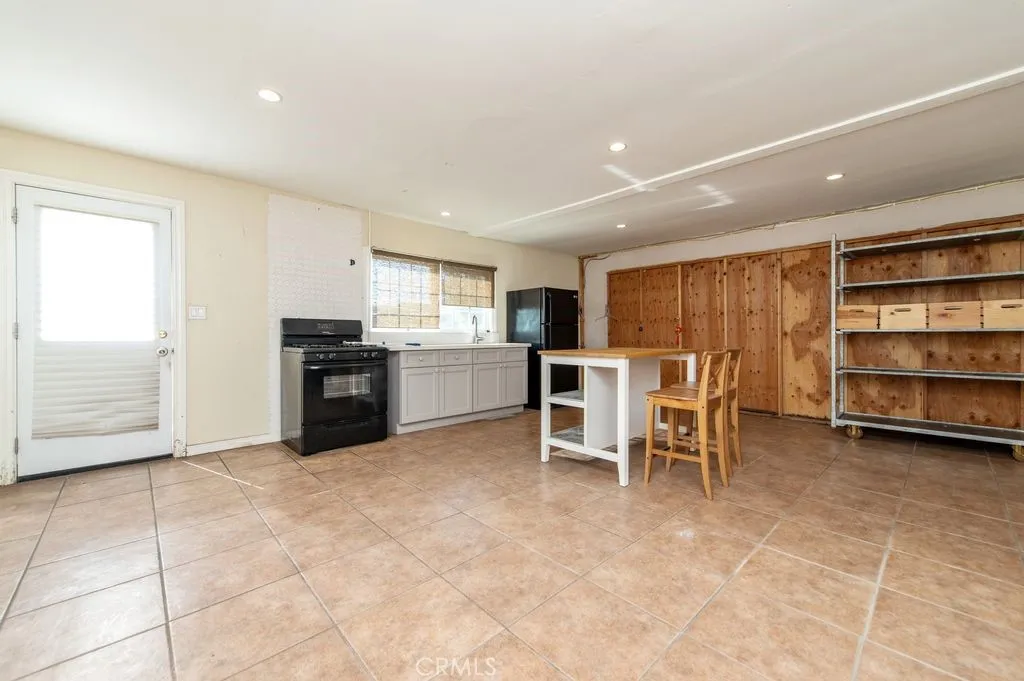 922 N 4th Avenue, Upland, California 91786 home-pic-24