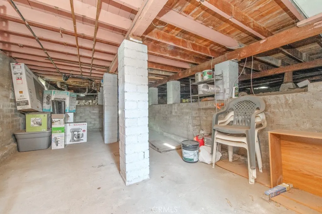 922 N 4th Avenue, Upland, California 91786 home-pic-31