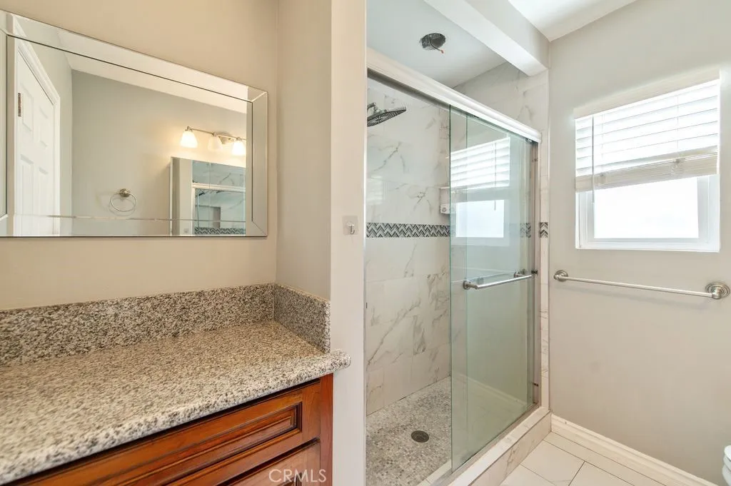 922 N 4th Avenue, Upland, California 91786 home-pic-17