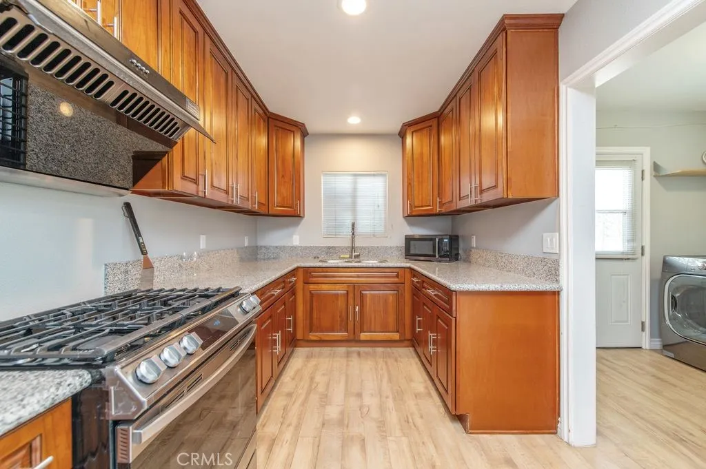922 N 4th Avenue, Upland, California 91786 home-pic-12