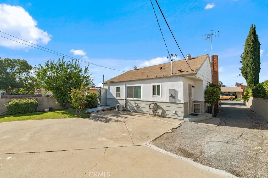 922 N 4th Avenue, Upland, California 91786 home-pic-33