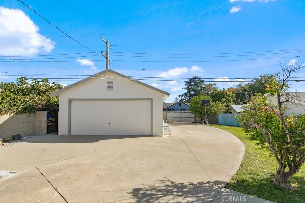 922 N 4th Avenue, Upland, California 91786 home-pic-21
