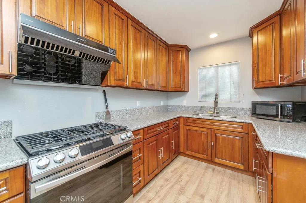 922 N 4th Avenue, Upland, California 91786 home-pic-11