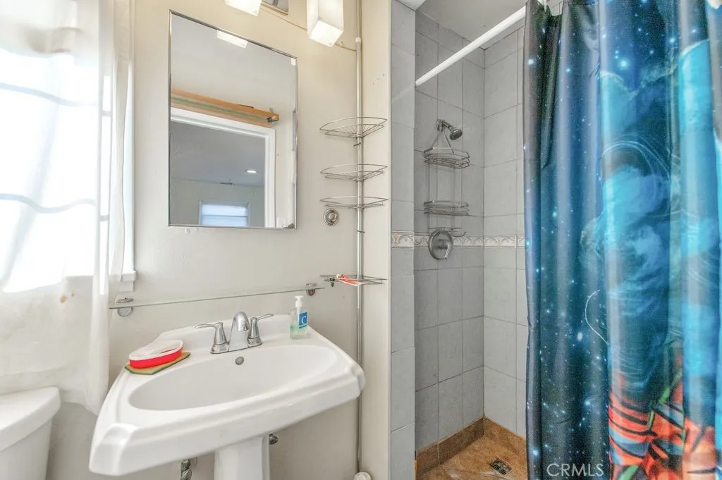 922 N 4th Avenue, Upland, California 91786 home-pic-29