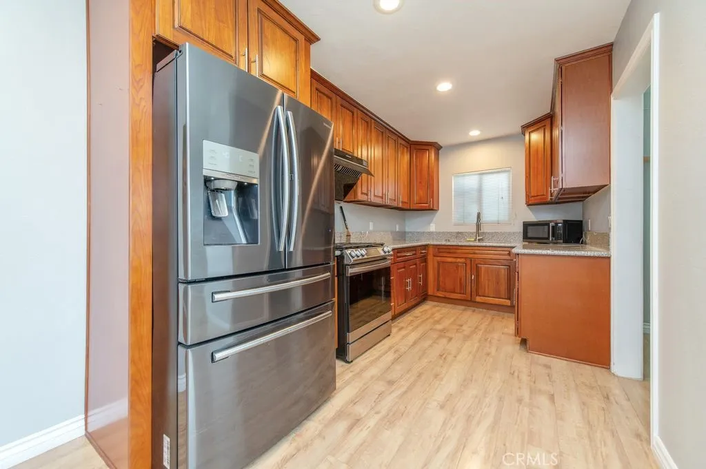 922 N 4th Avenue, Upland, California 91786 home-pic-9