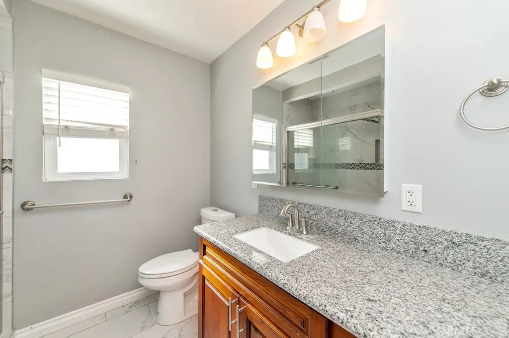 922 N 4th Avenue, Upland, California 91786 home-pic-16