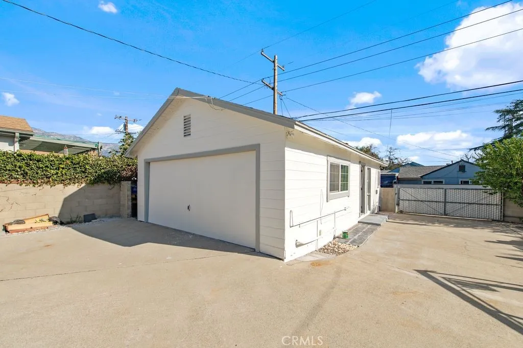 922 N 4th Avenue, Upland, California 91786 home-pic-22