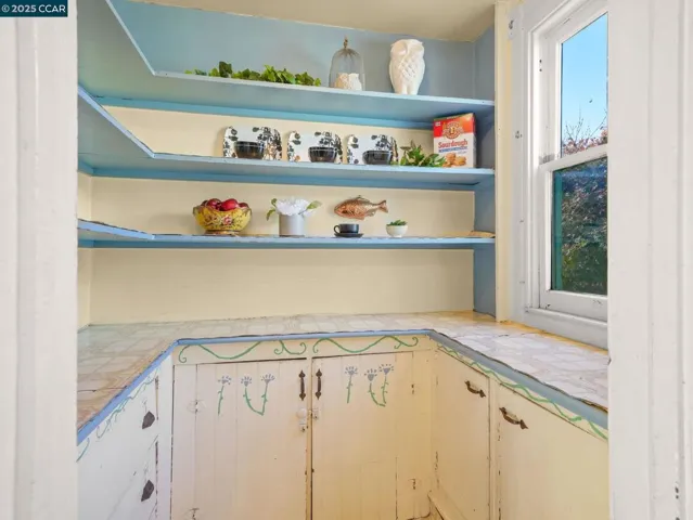 2154 Encinal Ave, Alameda, California 94501