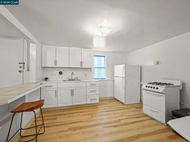 2154 Encinal Ave, Alameda, California 94501