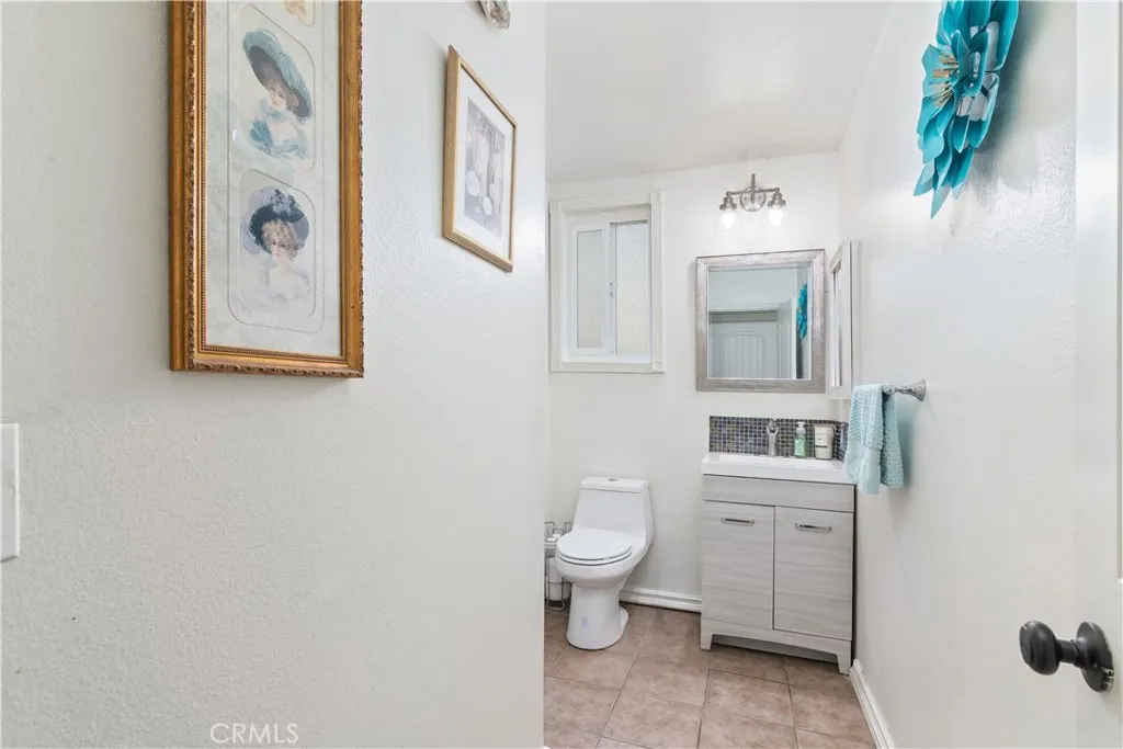 8303 Whispering Tree, Jurupa Valley, California 92509 home-pic-19