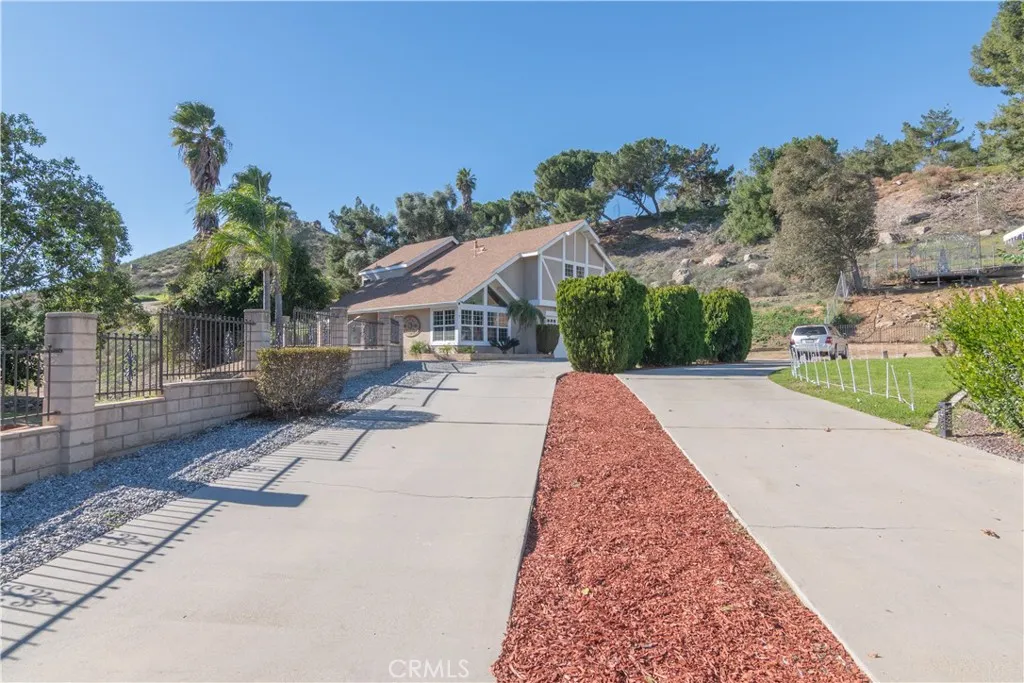 8303 Whispering Tree, Jurupa Valley, California 92509 home-pic-43