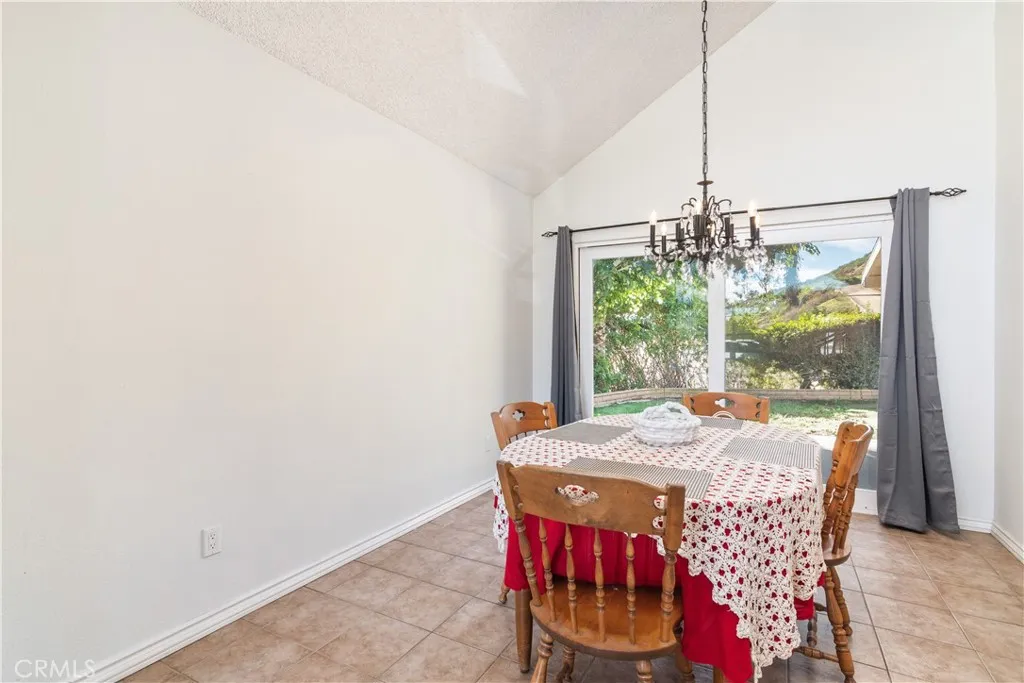 8303 Whispering Tree, Jurupa Valley, California 92509 home-pic-18