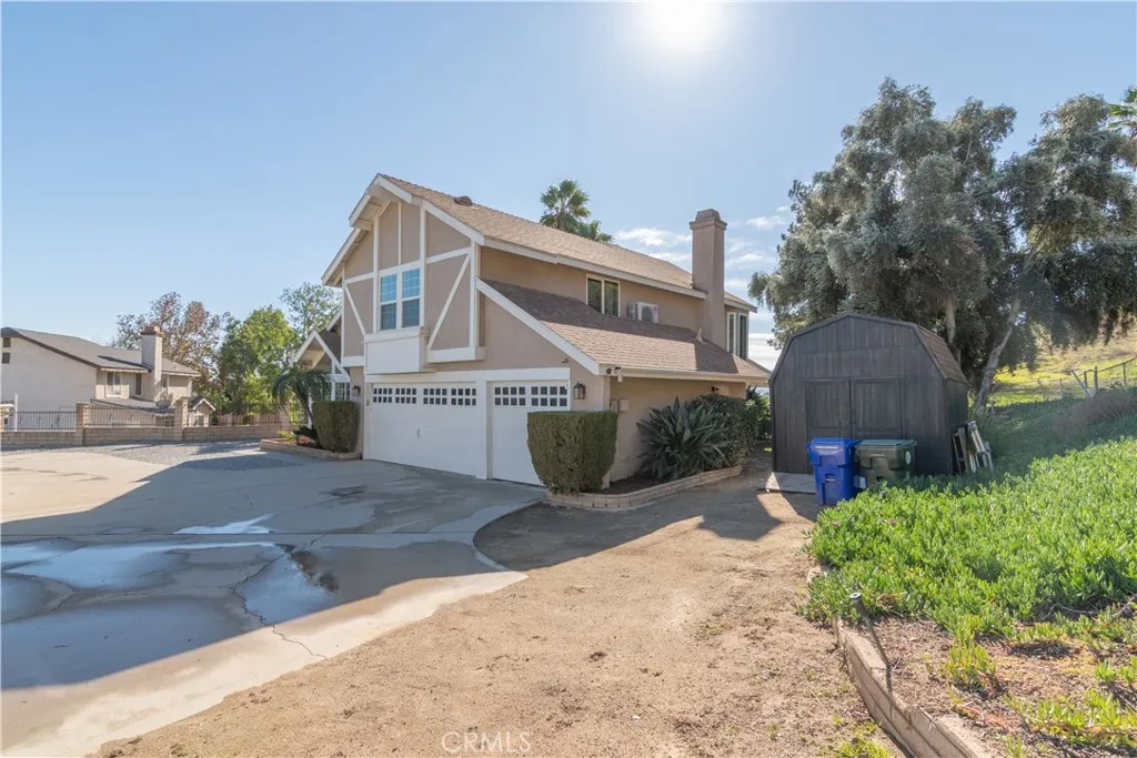 8303 Whispering Tree, Jurupa Valley, California 92509 home-pic-3