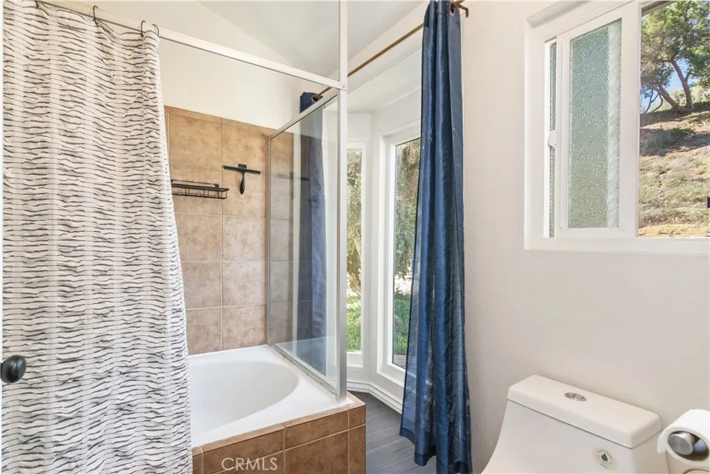 8303 Whispering Tree, Jurupa Valley, California 92509 home-pic-21