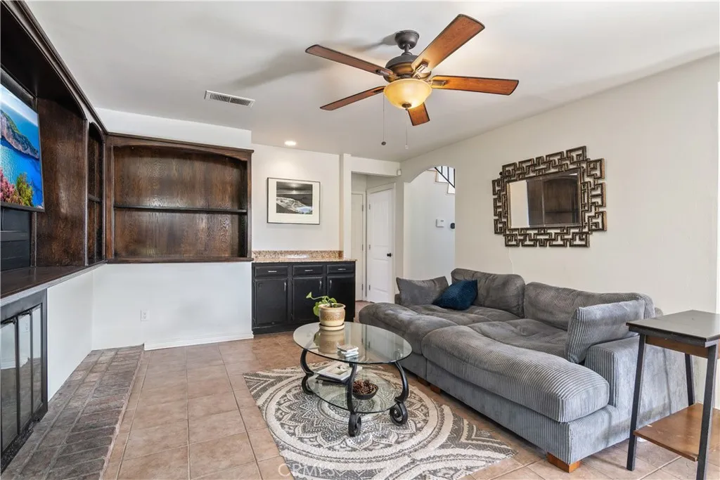 8303 Whispering Tree, Jurupa Valley, California 92509 home-pic-12