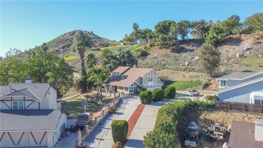 8303 Whispering Tree, Jurupa Valley, California 92509 home-pic-4