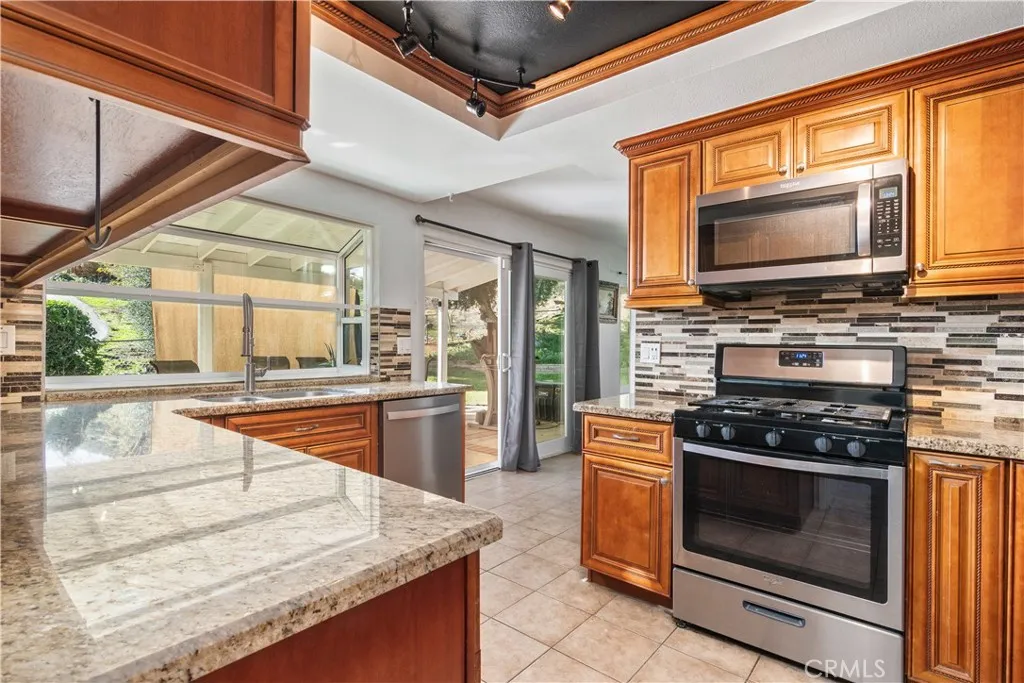 8303 Whispering Tree, Jurupa Valley, California 92509 home-pic-16