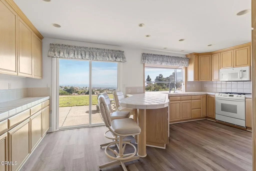 1020 Via Cielito, Ventura, California 93003 home-pic-3