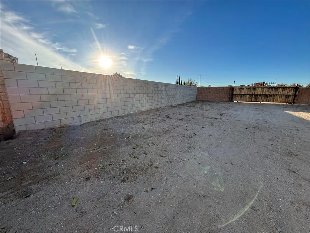 15137 Luna Road, Victorville, California 92392 home-pic-11