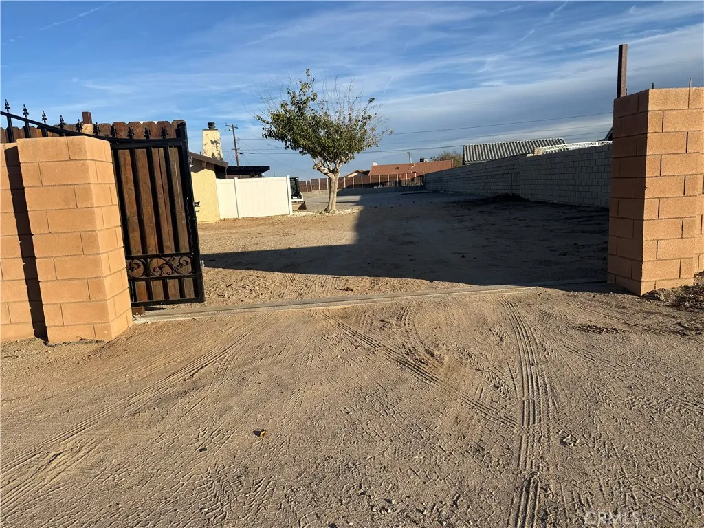 15137 Luna Road, Victorville, California 92392 home-pic-14