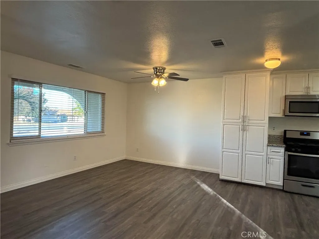 15137 Luna Road, Victorville, California 92392 home-pic-5