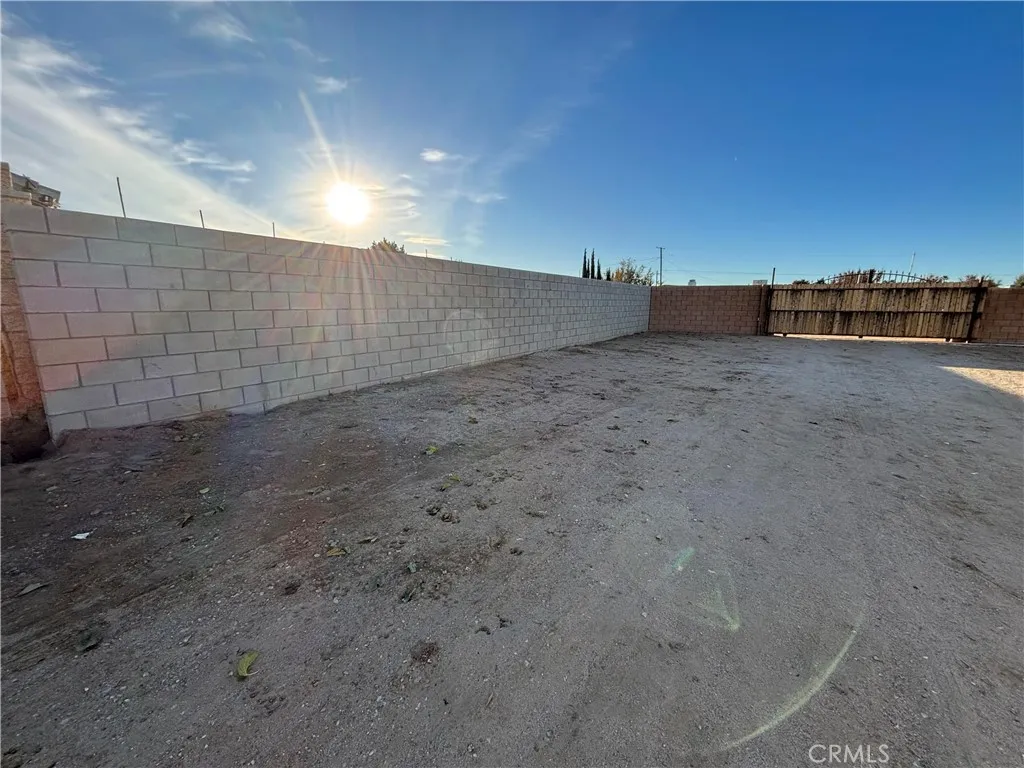 15137 Luna Road, Victorville, California 92392 home-pic-18