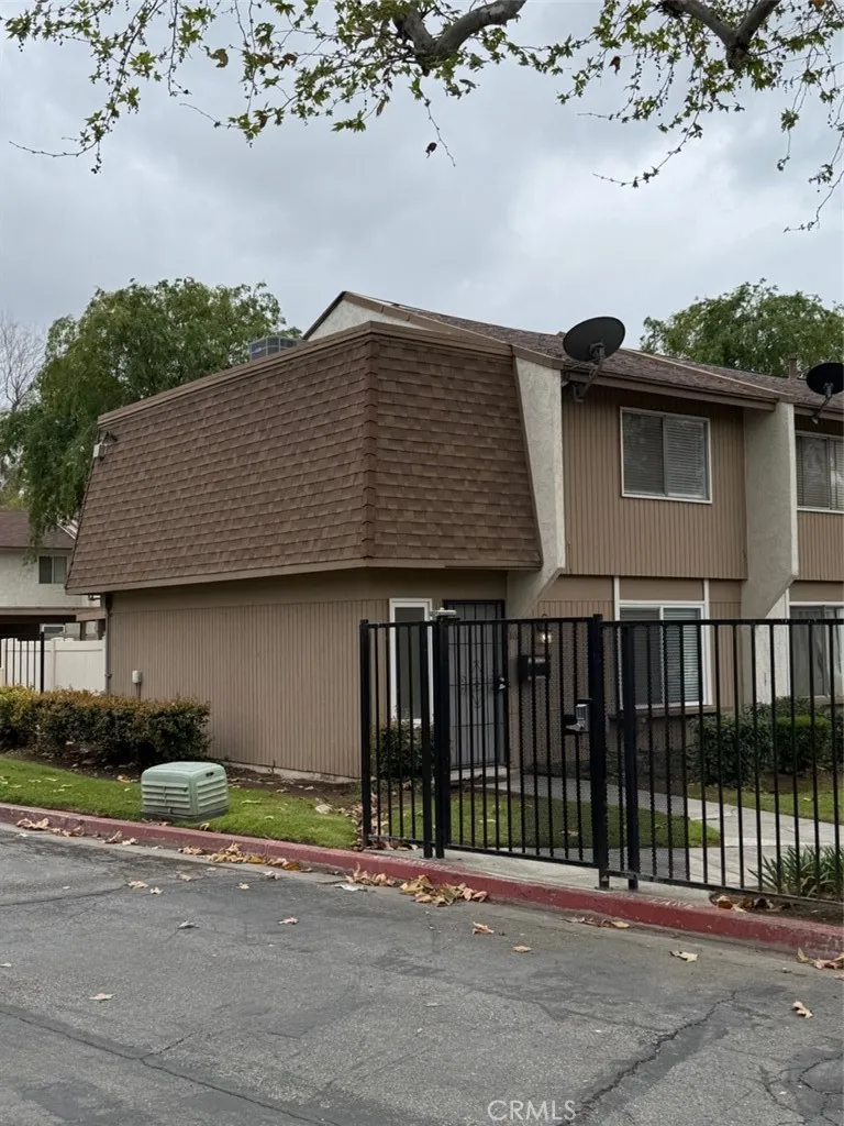 1115 Clark Street, Riverside, California 92501 home-pic-20