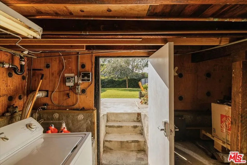 3764 Valleybrink Road, Los Angeles, California 90039 home-pic-32