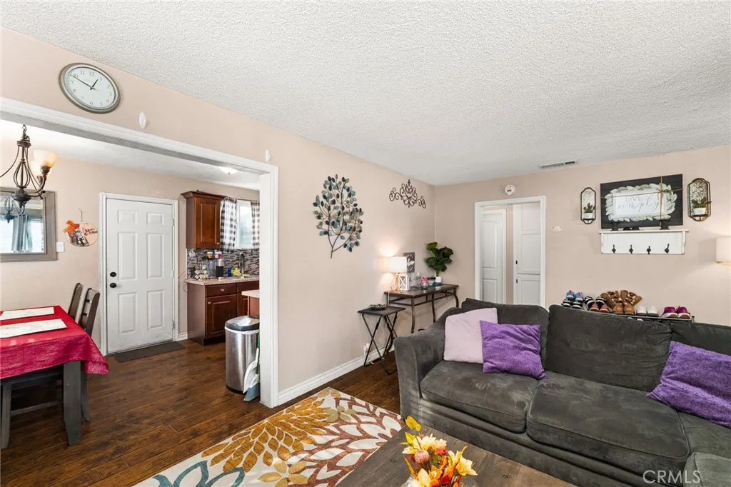 8868 Juniper Avenue, Fontana, California 92335 home-pic-8