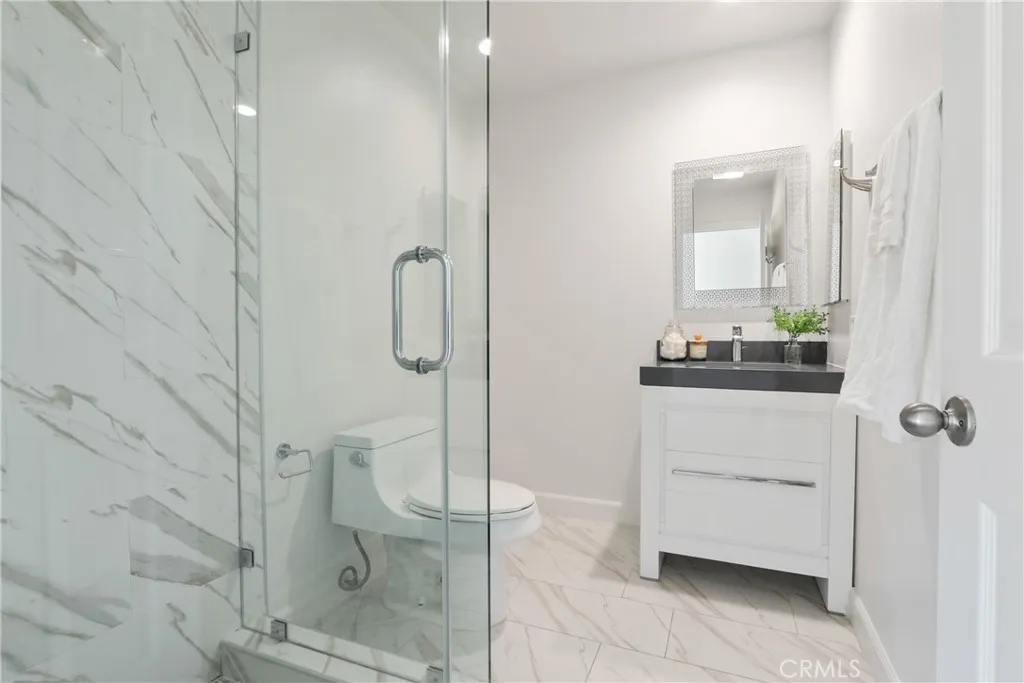 2389 W Via Mariposa W 2e, Laguna Woods, California 92637 home-pic-15