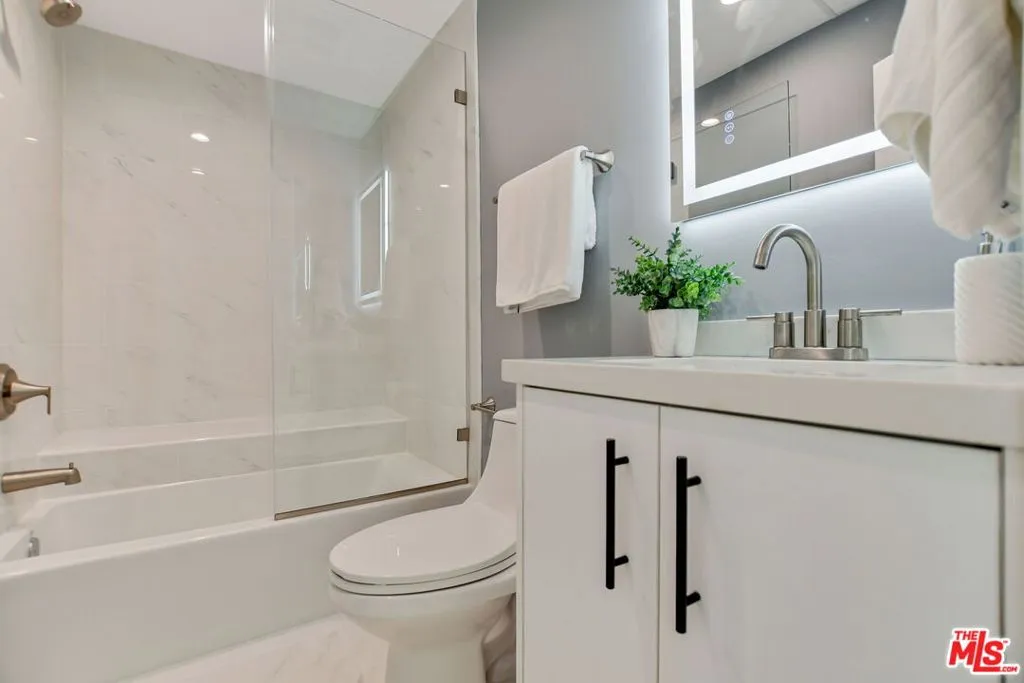 100 S Doheny Drive 705, Los Angeles, California 90048 home-pic-26