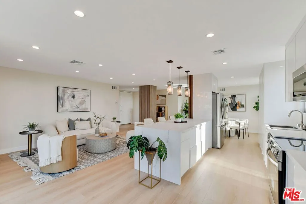 100 S Doheny Drive 705, Los Angeles, California 90048 home-pic-9