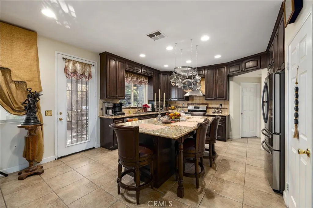 3734 Las Palmas, Palmdale, California 93550 home-pic-10