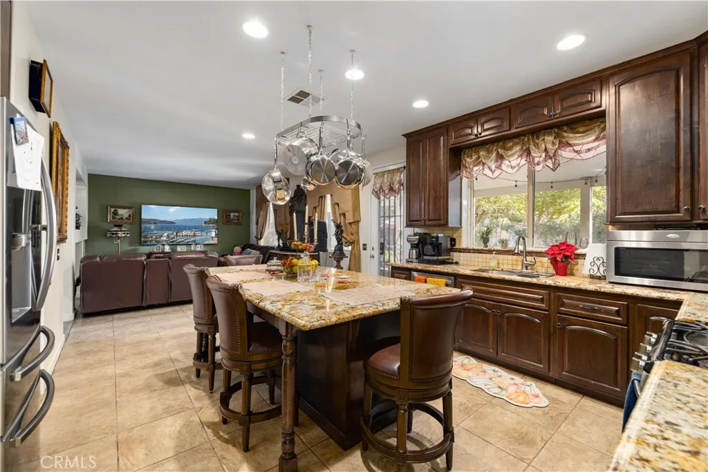 3734 Las Palmas, Palmdale, California 93550 home-pic-9