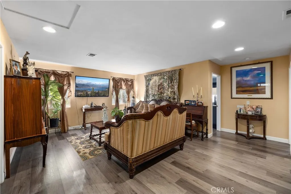 3734 Las Palmas, Palmdale, California 93550 home-pic-6
