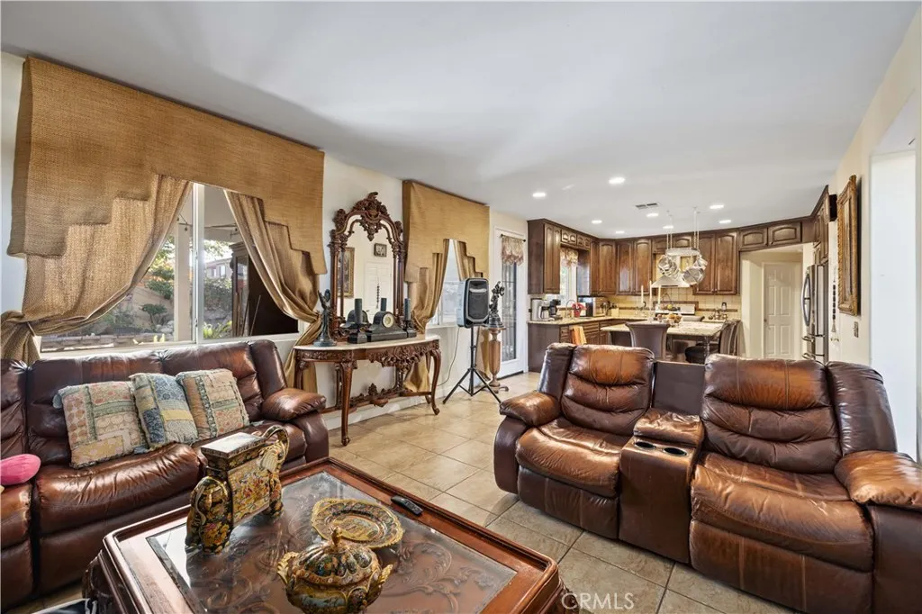 3734 Las Palmas, Palmdale, California 93550 home-pic-4