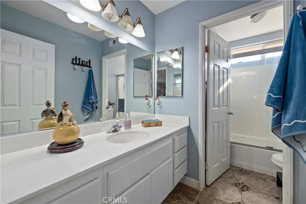 3734 Las Palmas, Palmdale, California 93550 home-pic-16