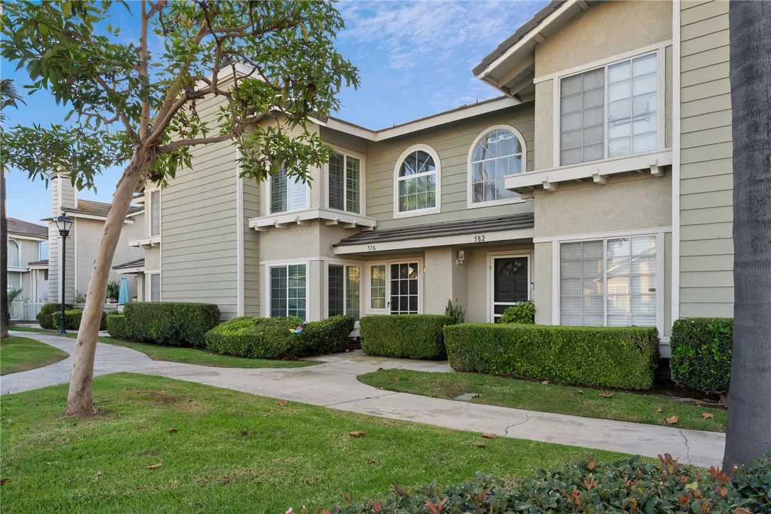 576 N Clemson Drive 114, Anaheim, California 92801 home-pic-1