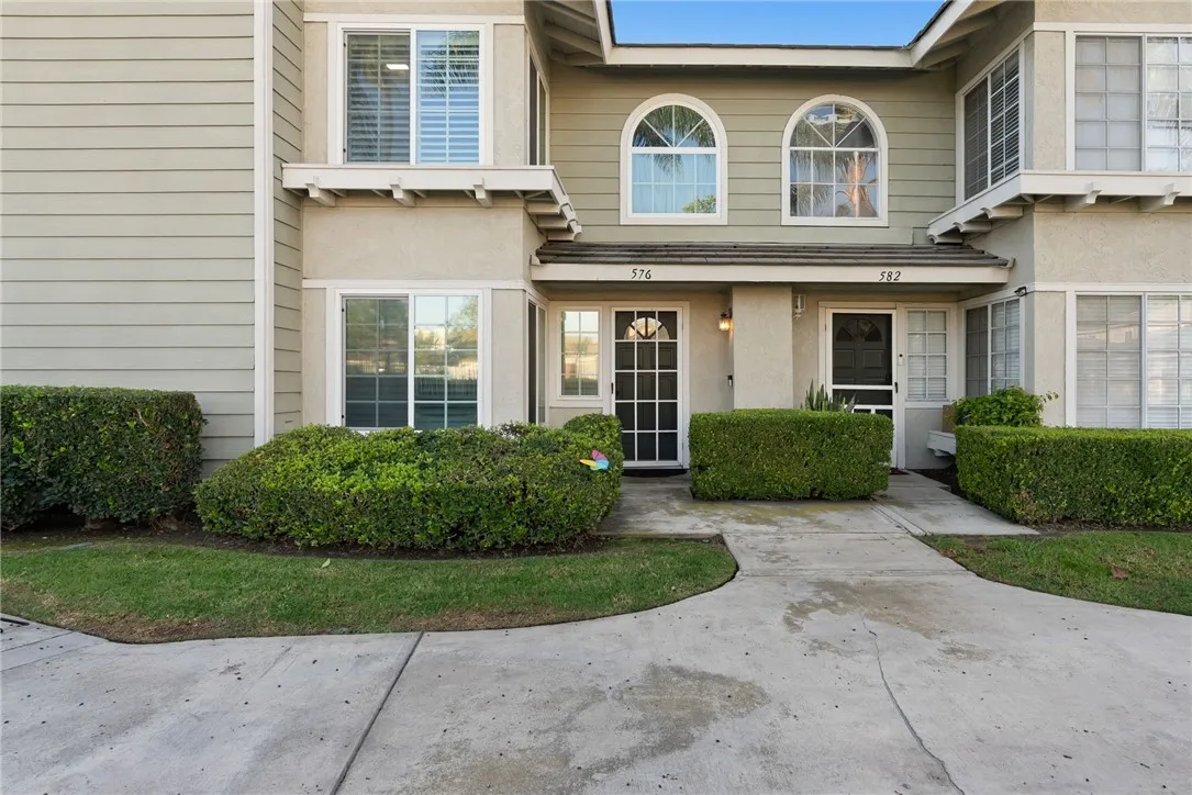 576 N Clemson Drive 114, Anaheim, California 92801 home-pic-2