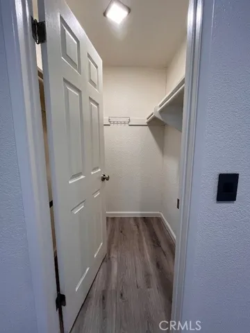 Main Bedroom Walk-in Closet