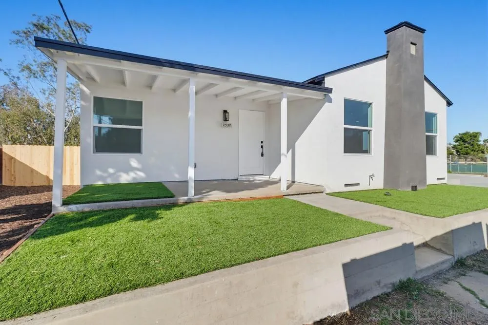 2537 E E 13th St, National City, California 91950 home-pic-1
