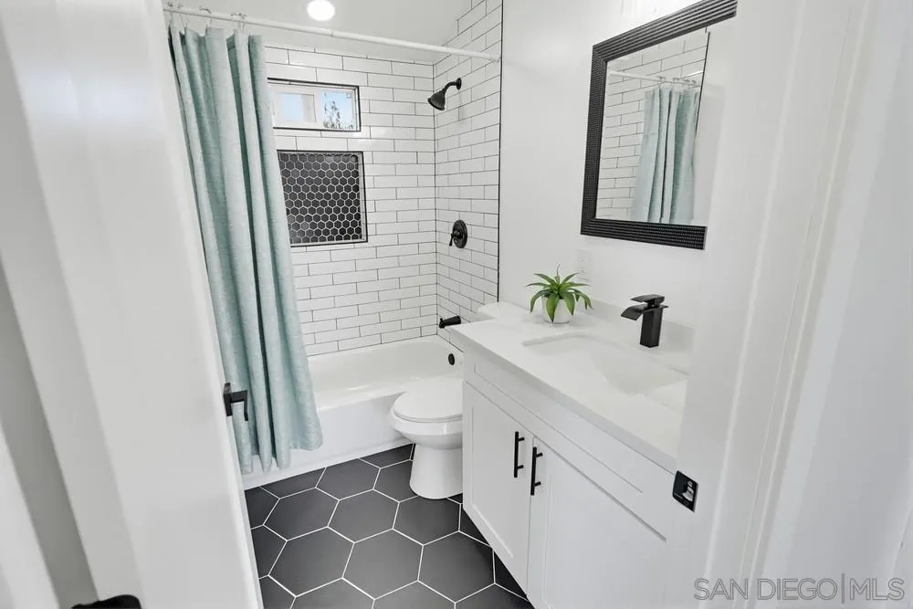 2537 E E 13th St, National City, California 91950 home-pic-32
