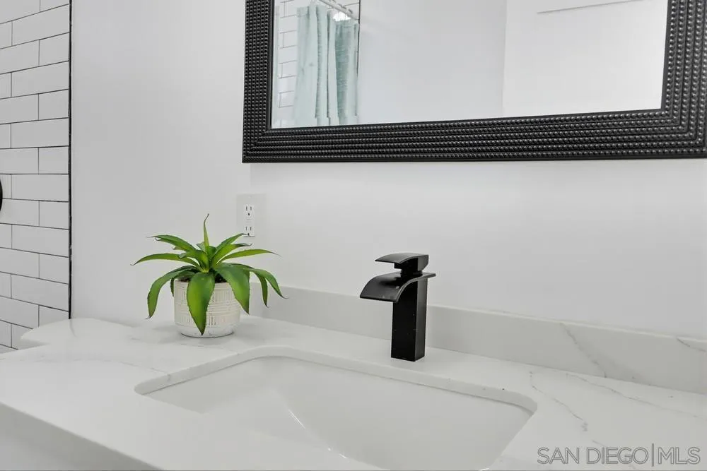 2537 E E 13th St, National City, California 91950 home-pic-33