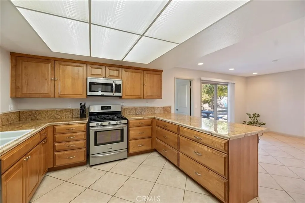 5470 Manline, Jurupa Valley, California 91752 home-pic-7