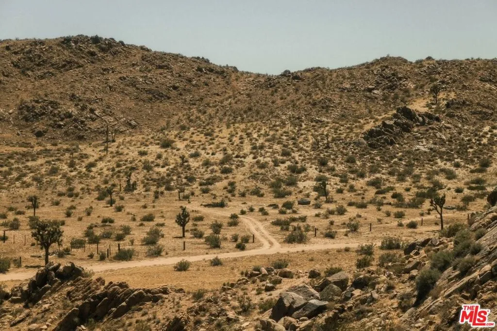 20288 Grey Mountain Road, El Mirage, California 92301 home-pic-18