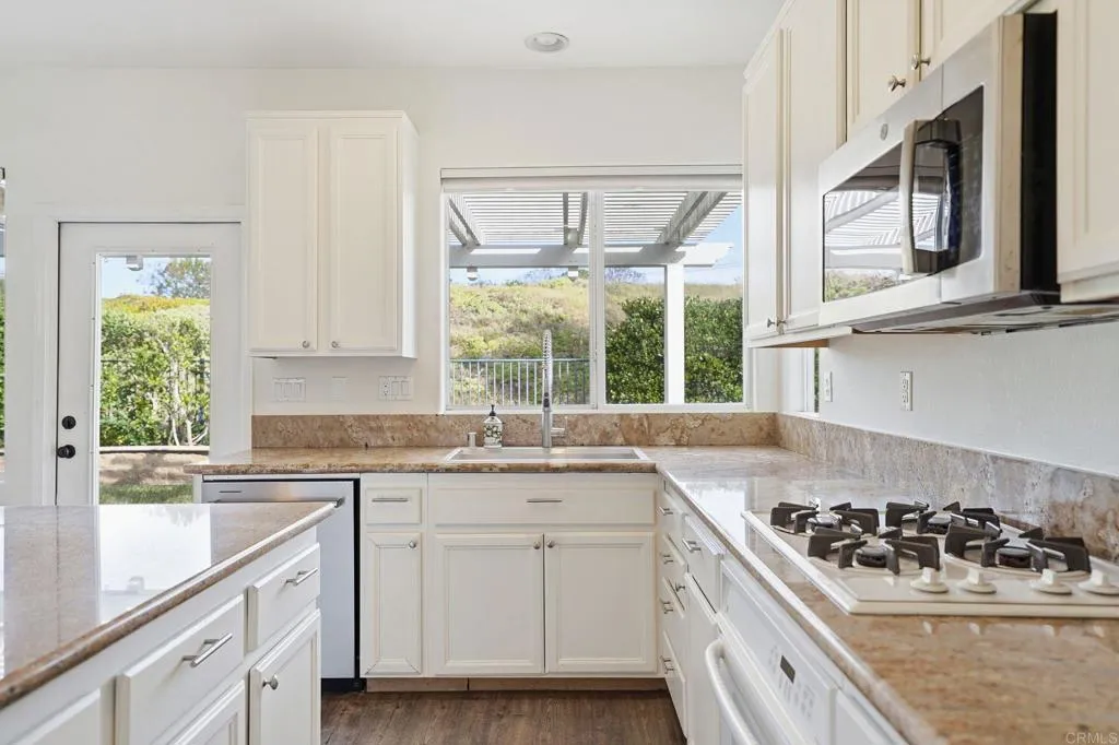 6438 Lilium Lane, Carlsbad, California 92011 home-pic-18
