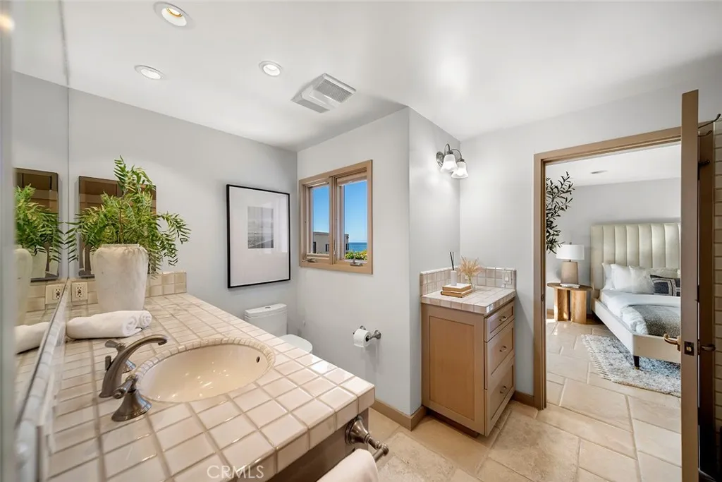 1907 Ocean Way, Laguna Beach, California 92651 home-pic-30